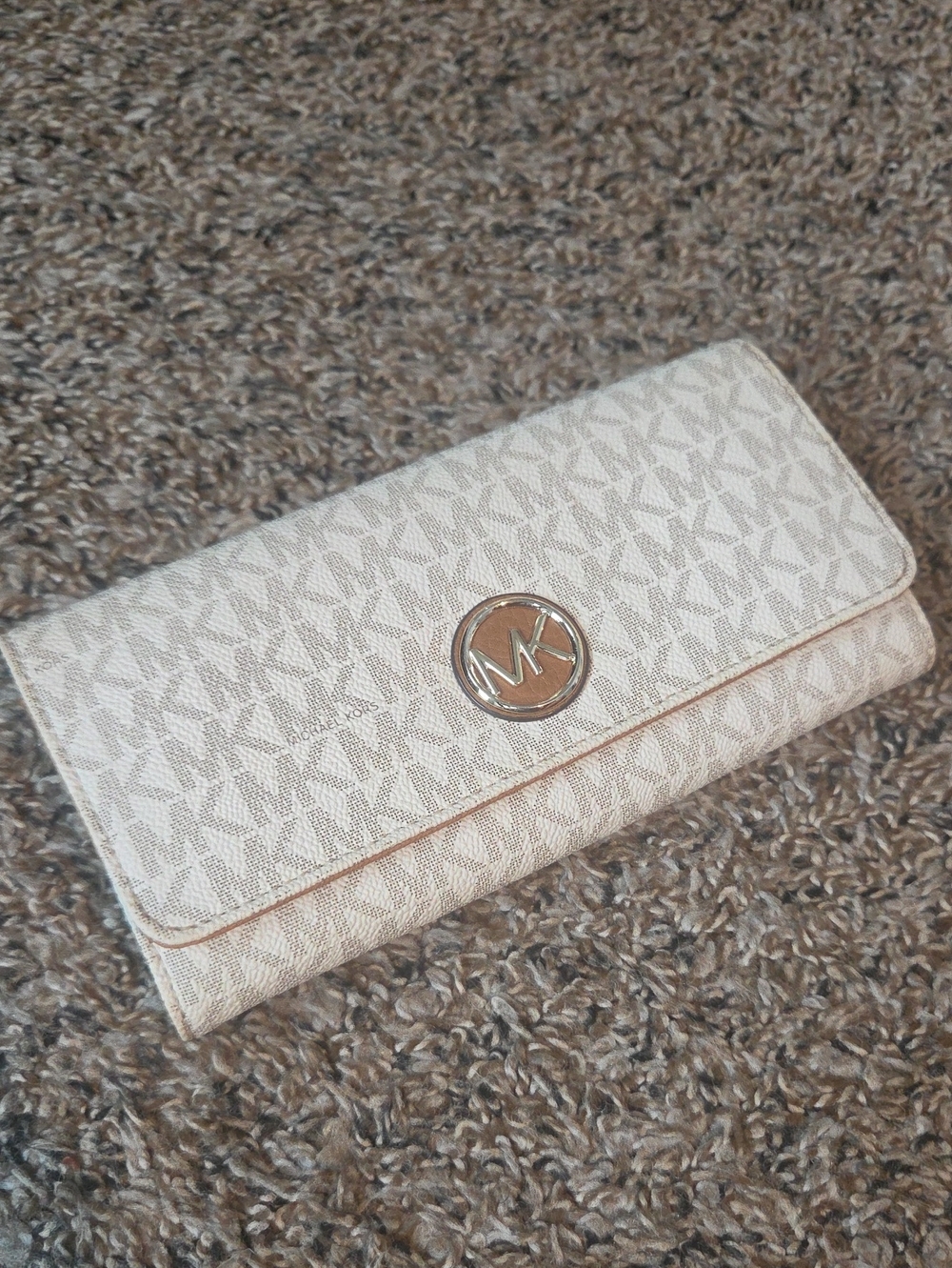 Michael Kors Cream/White MK Continental Wallet with Gold Logo - Picture 2 of 14